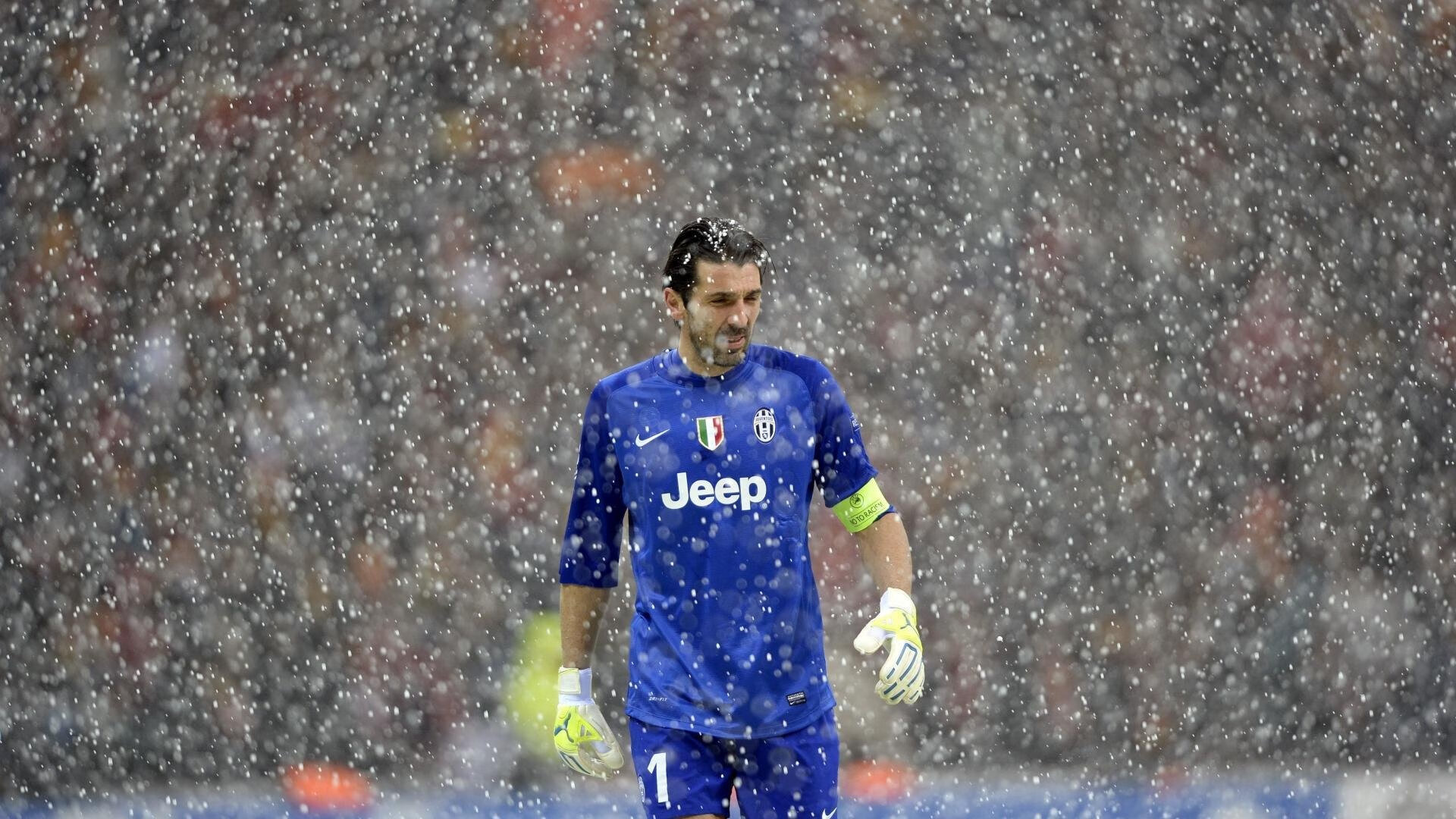 爱游戏官方-女足世界杯赛场气氛热烈，女足世界杯受追捧