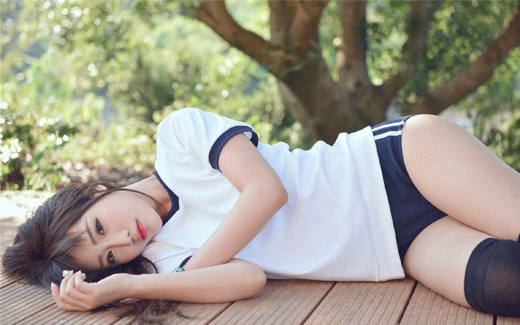 爱游戏下载-巴萨恢复士气！主场大胜，全队欢欣雀跃，巴萨比赛情况