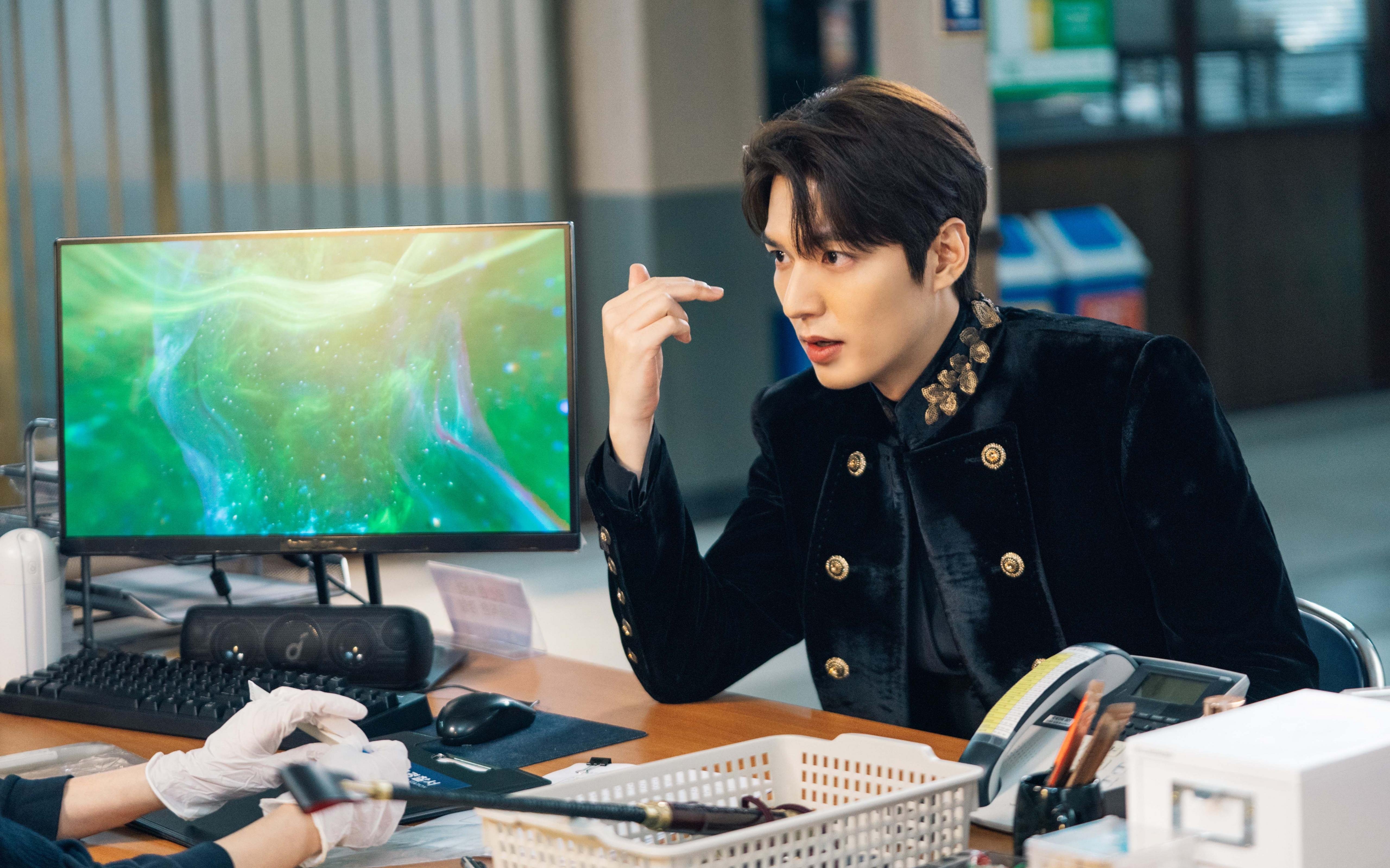 爱游戏中国官方网站平台-高位逼抢是否削弱体能储备影响下半场表现，高位突破